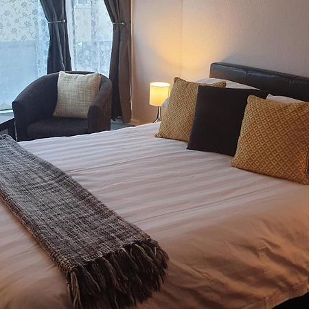Lockinbar Holiday Apartments Тенби Екстериор снимка